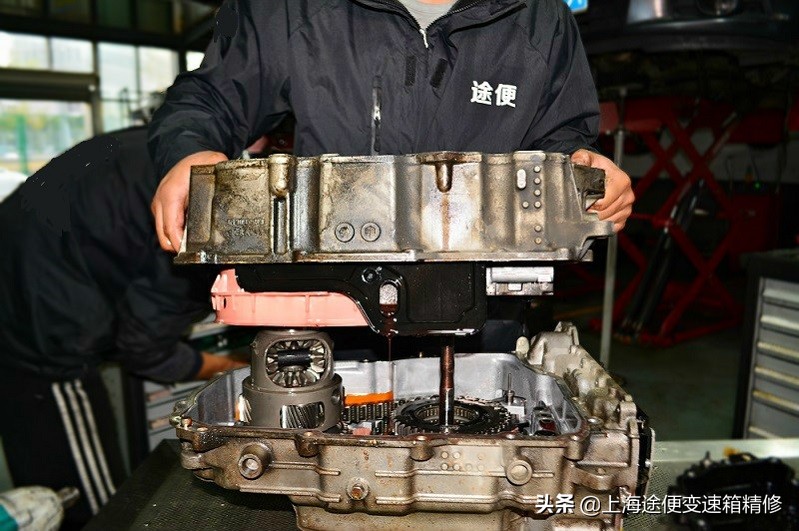 别克君威挂挡突然空转不走,君威变速箱起步打滑是怎么回事