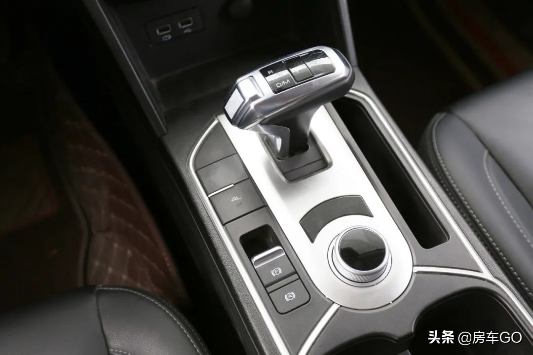 2.0t自动挡四驱越野房车13万左右,2.0t发动机8at轻卡房车