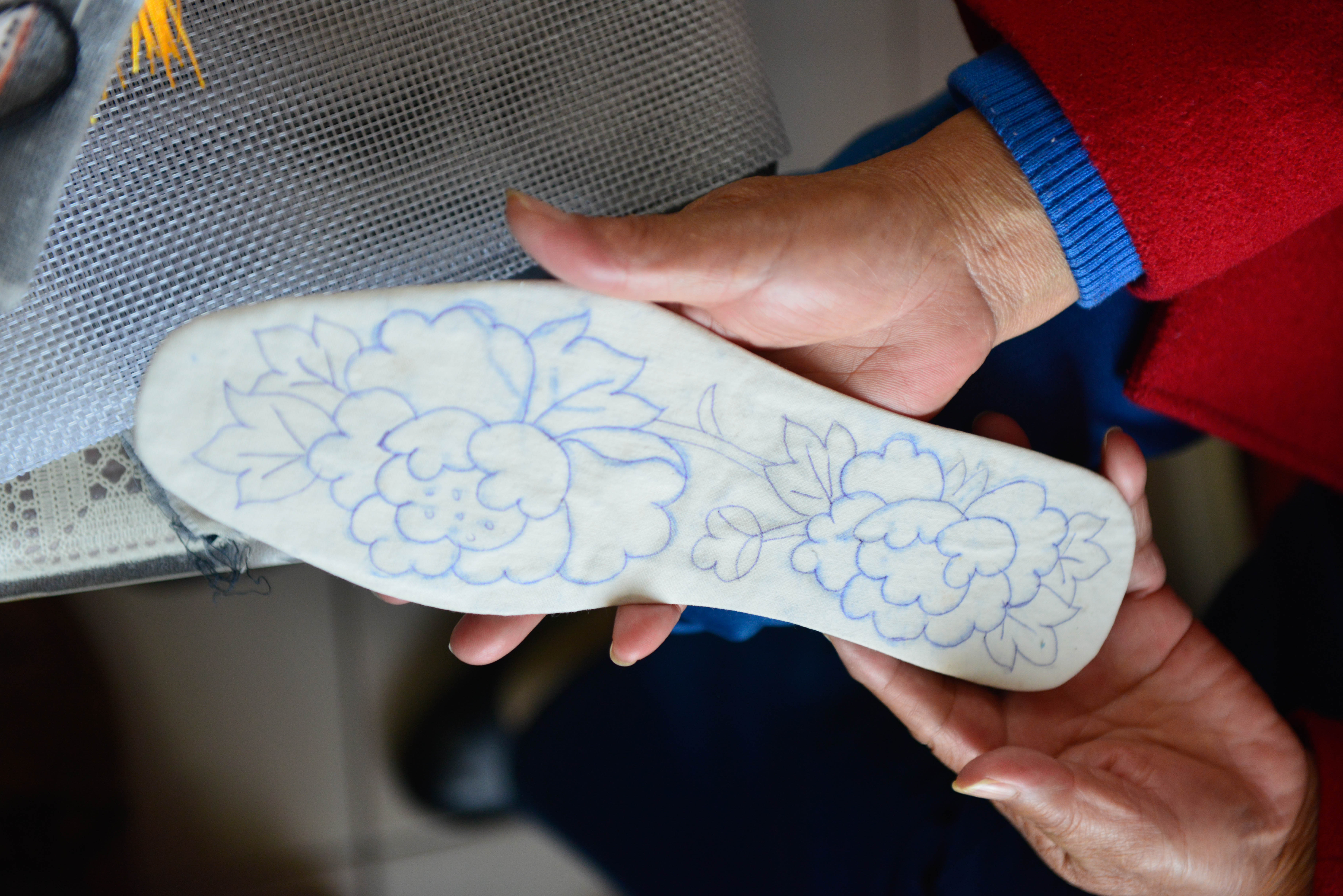 独一无二的手工绣鞋垫,手工刺绣鞋垫全部过程