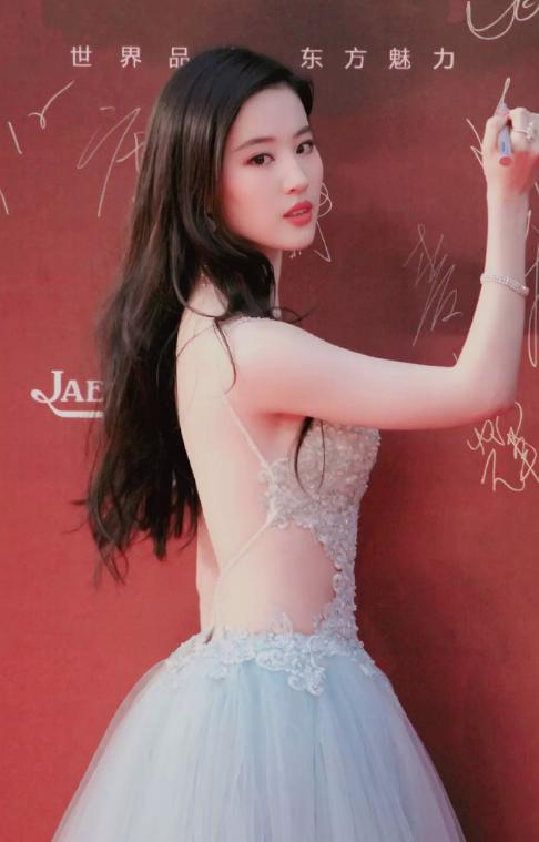 刘亦菲背腰曲线太惊艳,刘亦菲侧面真好看