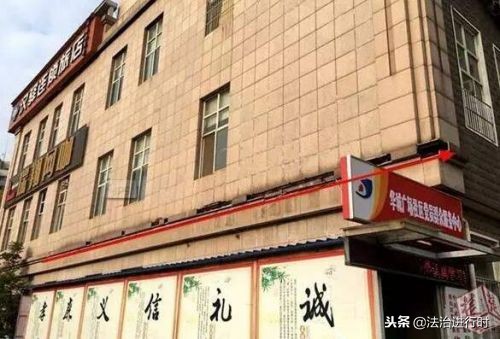 小男孩被掉下的玻璃窗砸中身亡,家人被撞了对方一直不处理