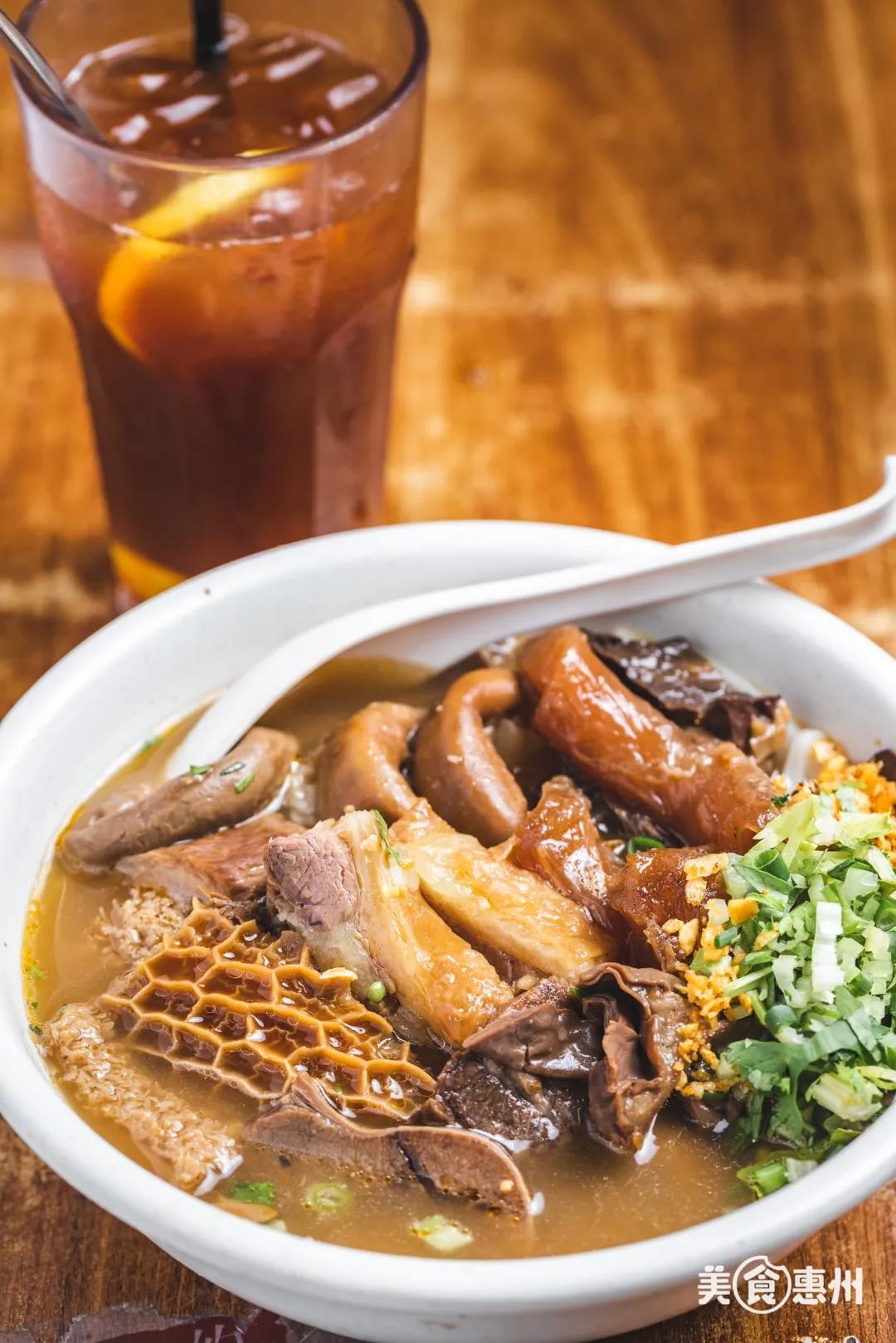 麦地这家“小香港”，藏着45年的正宗港味！一到饭点就满座.