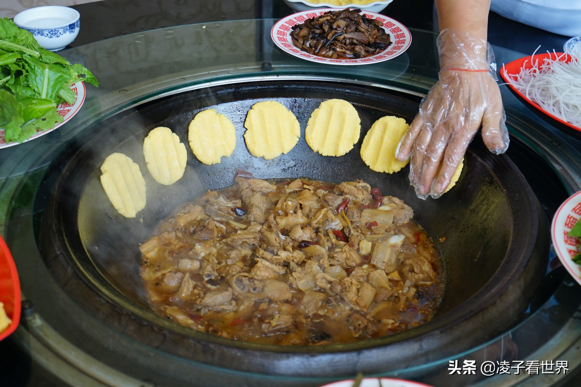 逃离北京40度高温，房山享受22度清凉，看银狐，逛古街吃铁锅炖