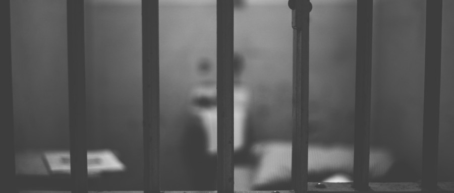 业务员发布广告：“黑户白户都能贷”帮人骗贷，或面临十年刑期