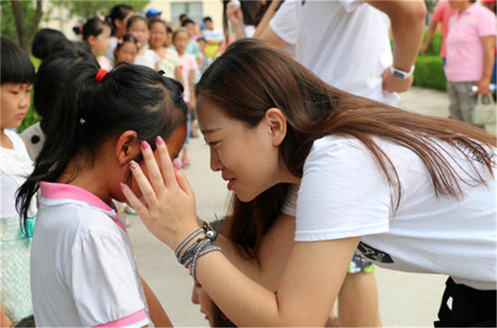 中国式逗娃毁掉孩子多少安全感吗,中国式逗娃逗笑了家长伤害了孩子