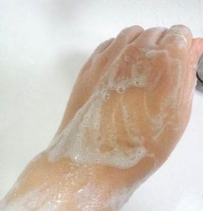 母乳剩下的怎么处理,母乳太多倒掉还是存着