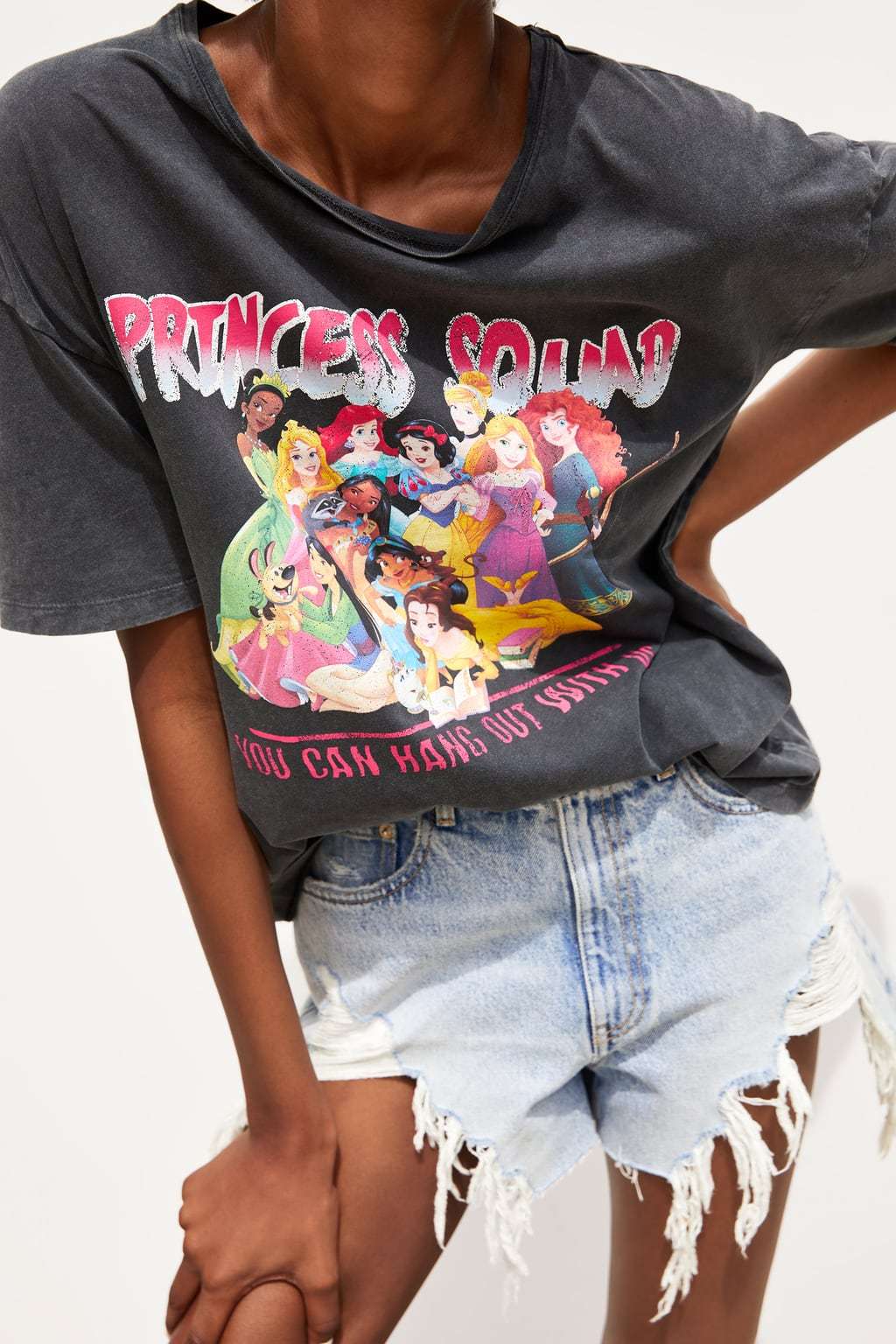 优衣库与kaws联名t恤 (优衣库kaws联名t恤图片)