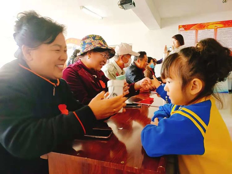 传承优良传统弘扬中华敬老美德,敬老爱老传承中华民族的传统美德