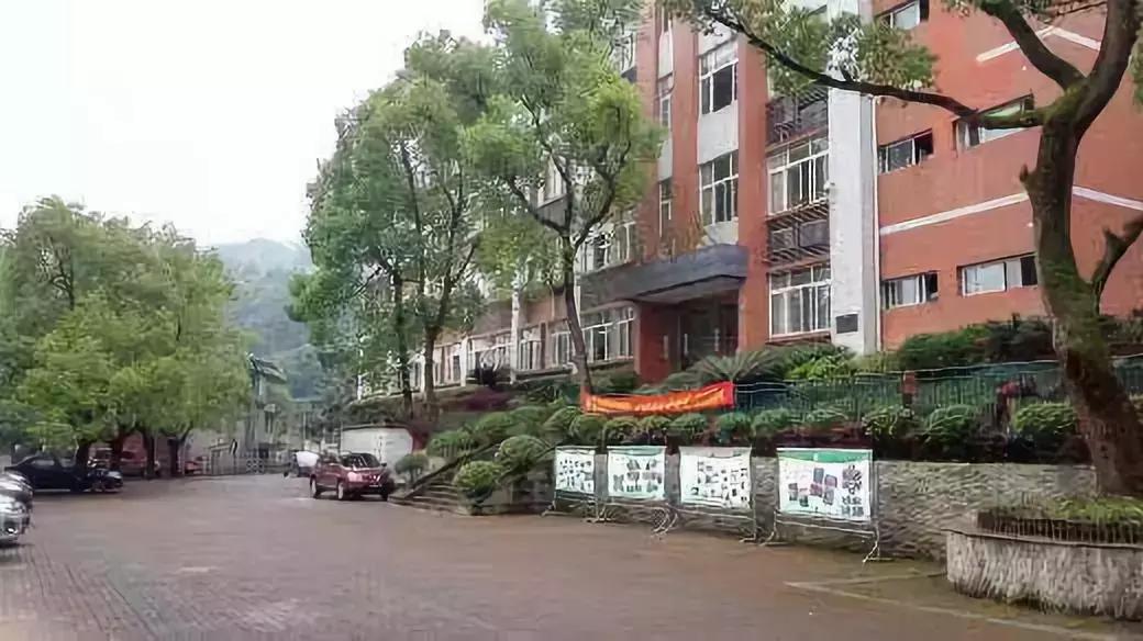 重庆渝中50中,重庆市50中初中学校是重点吗