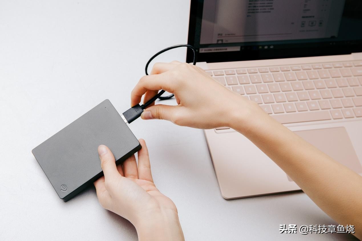 希捷硬盘经典跟新品,希捷超薄500g机械硬盘测评