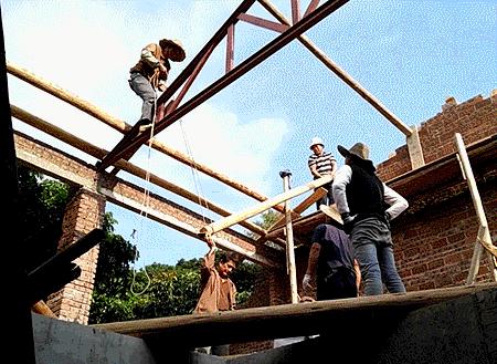 放弃世界顶尖银行工作，他回村当木匠，在废墟上盖出了爆美小院！