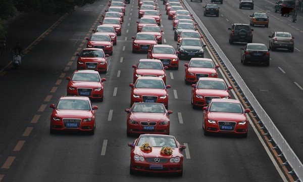 劳斯莱斯出一次婚车得多少钱,劳斯莱斯加长版婚车多少钱