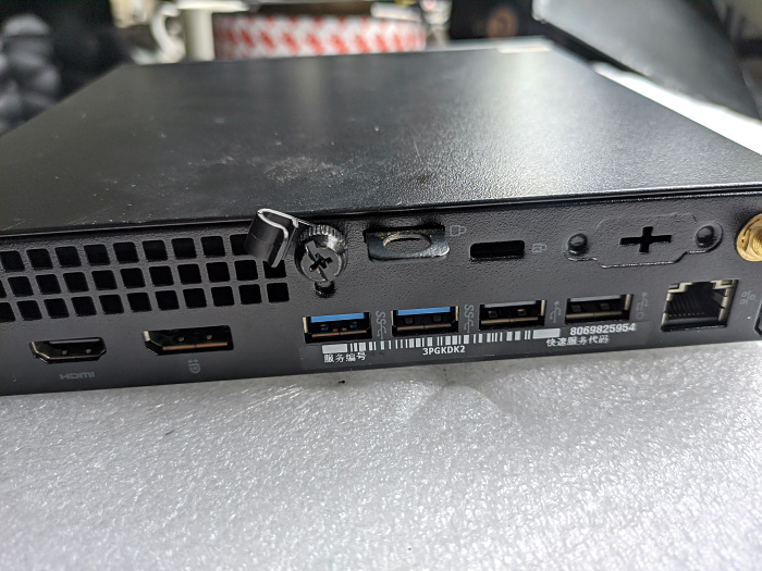 还没有曾经一个光驱大的电脑，东西虽小五脏俱全啊。