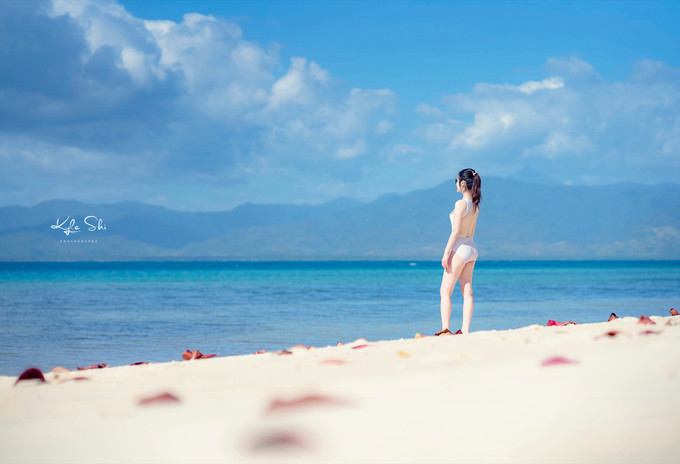 在海洋上与世隔绝的小岛,到大海里面就找一个小岛去生活