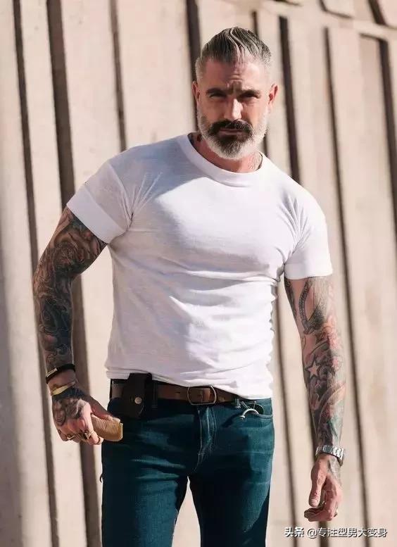 白t男生怎么穿,男人穿什么样的白衬衫好看