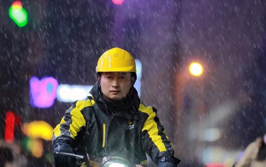 美团外卖“买不起”社保？外卖小哥的养老问题如何解决？