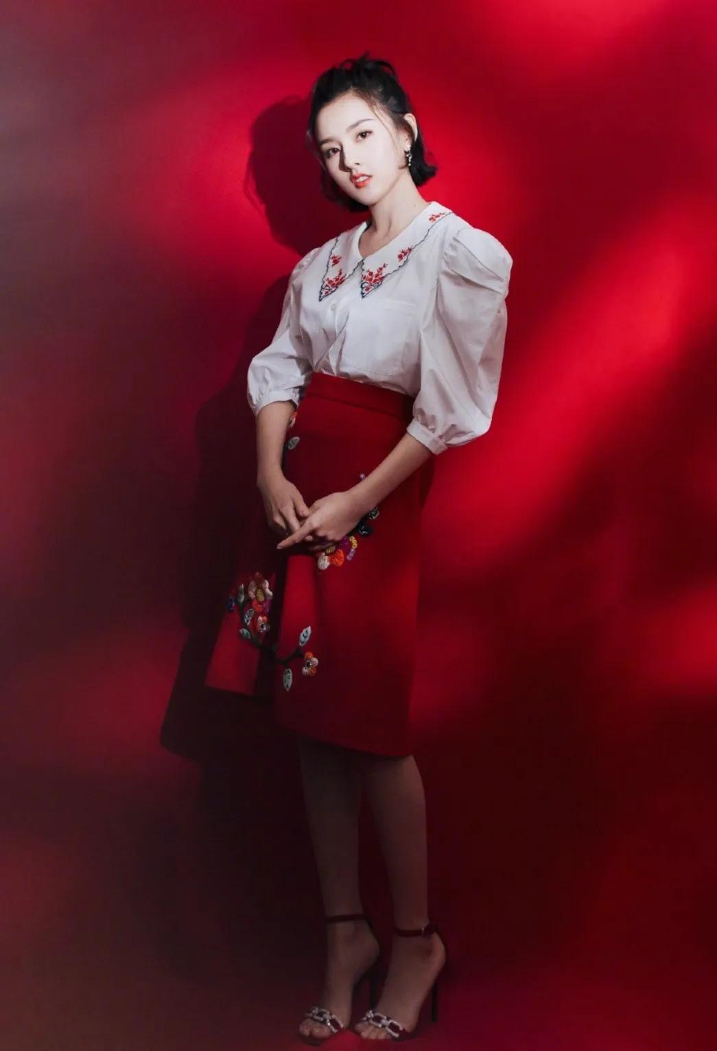 古力娜扎深v蓝色礼服和鞠婧祎,娜扎和鞠婧祎