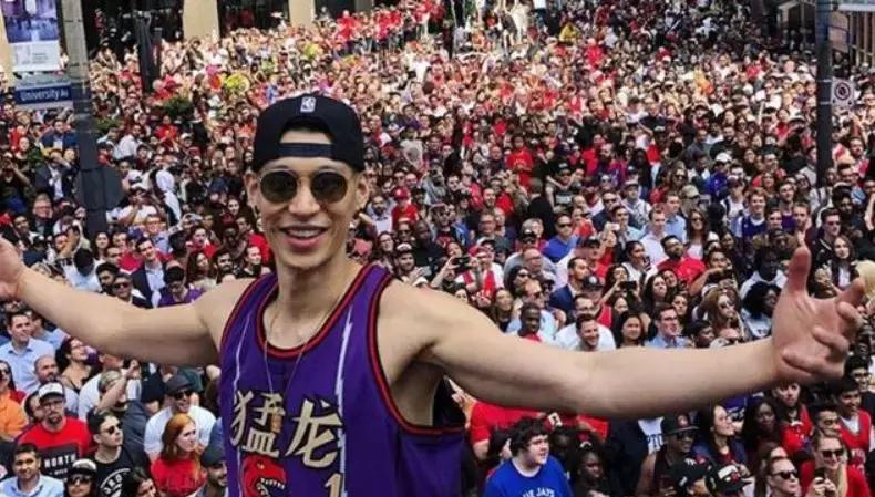 林书豪职业生涯的2个重要转折,林书豪哭泣感叹人生艰难