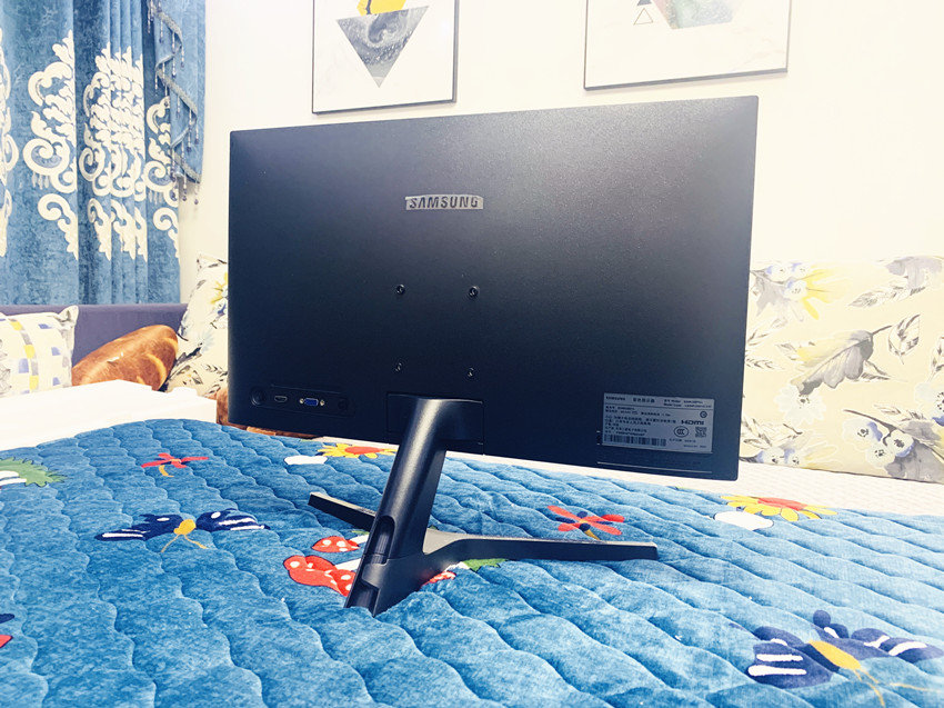 700元的显示器开箱，三星窄边框24寸75Hz屏，性价比很高？