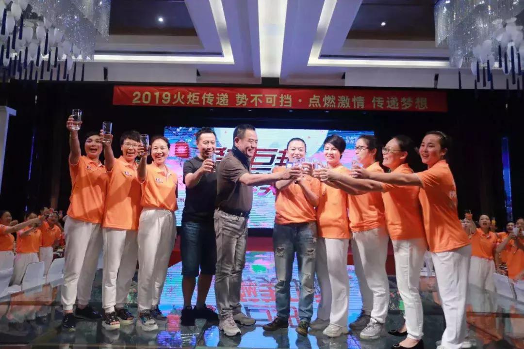 巨邦内训丨与大舅哥共饮度中秋，在美业能量聚集地，为梦想而战