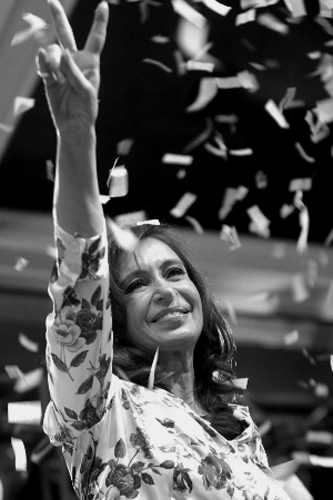 历史传奇：舞女出身的伊萨贝尔为何当上阿根廷第一位女总统？