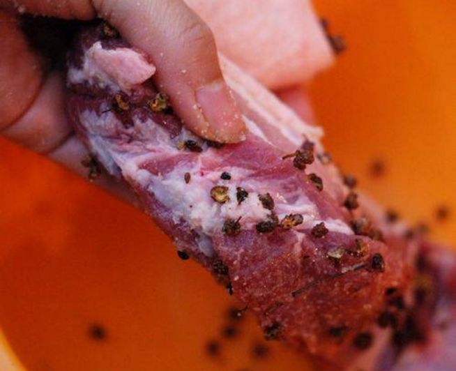 各地的腊肉做法,东莞晒腊肉10斤肉配方多少盐