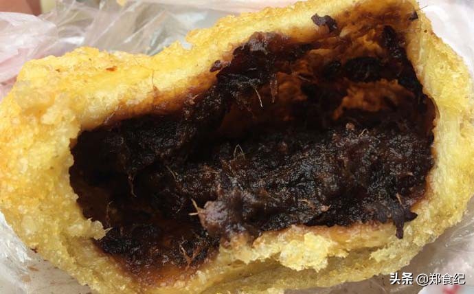 开封老夫妻卖枣糕，4块钱一个，每天只卖5个小时，排队都抢不到