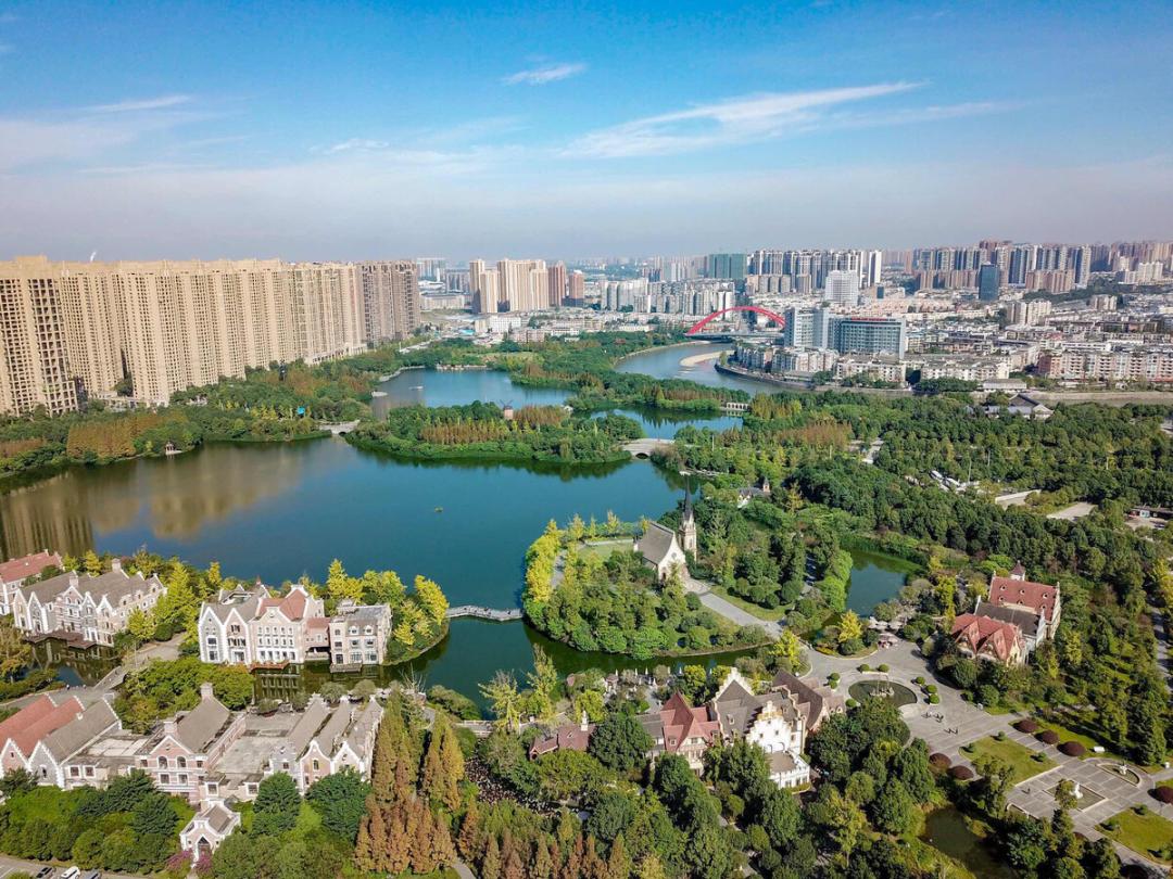 成都“两江汇一湖”区域,时隔3年低密推新