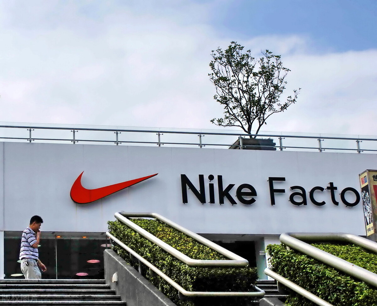 对那些继续公然拥抱耐克的稚子，该不该骂？