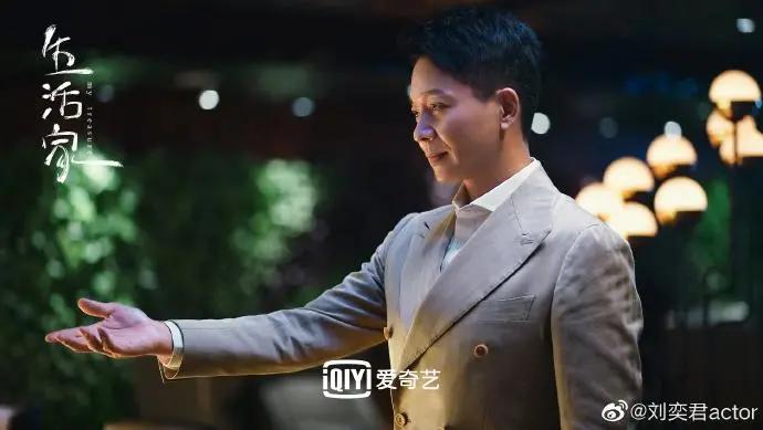 网友发文吐槽生活结果评论区,有人吐槽生活的不易怎么评论