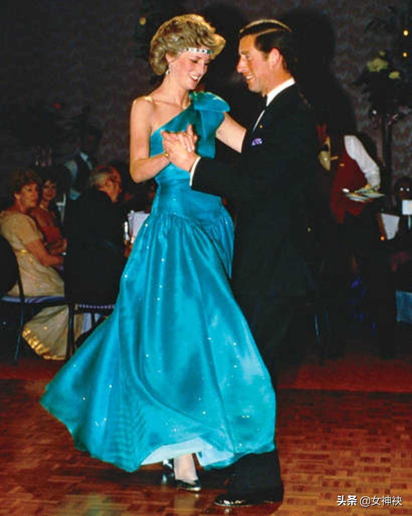戴安娜英国王妃,戴安娜王妃为什么被捧得那么高