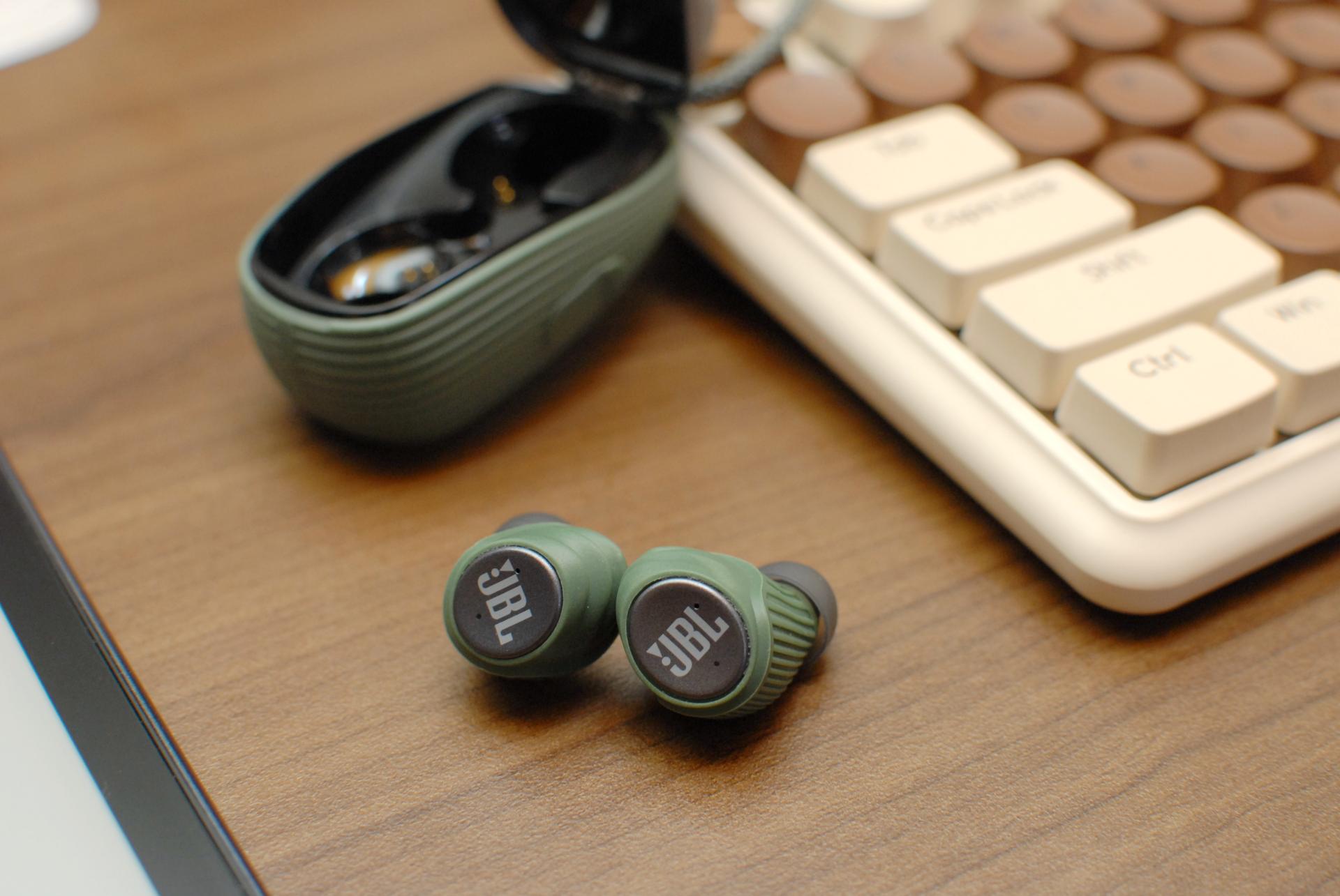 jblx600tws蓝牙耳机打开不闪烁,jblx600蓝牙耳机