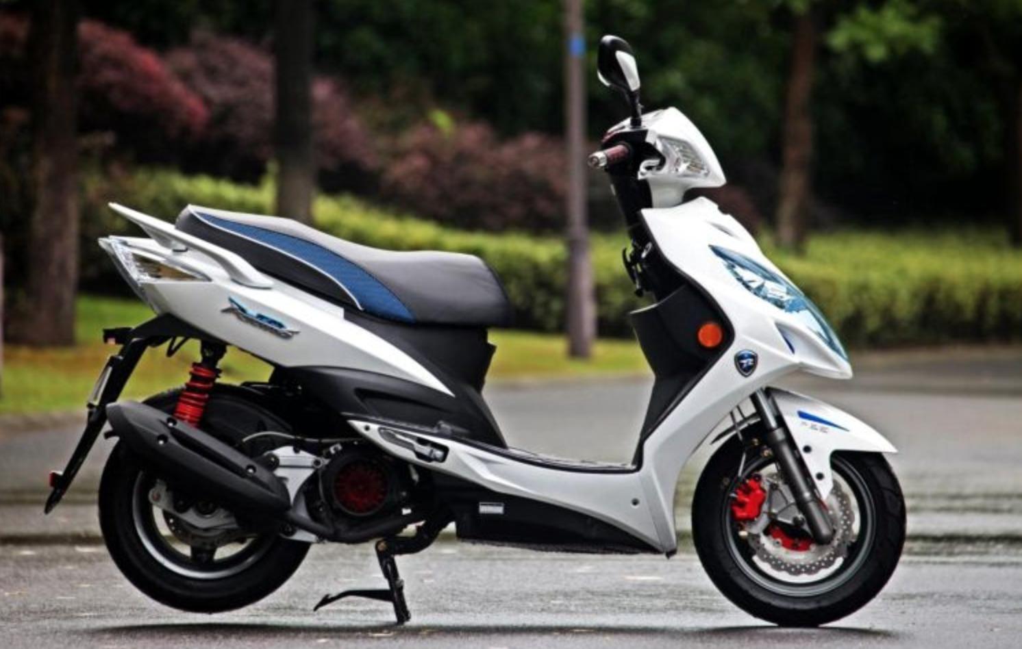 2万左右公认最好通勤踏板摩托,2万以内踏板摩托车推荐2021