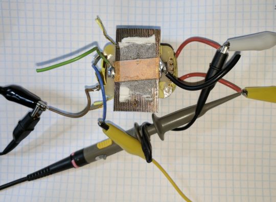 将电台频率固定在玻璃罐子中，这样的收音机是怎样研发和定价的？