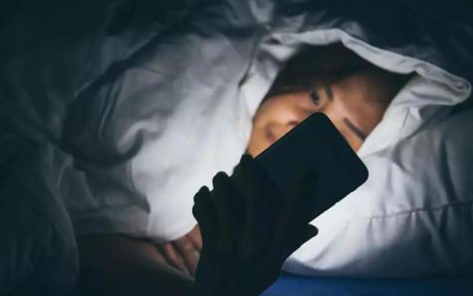 初中生沉迷手机游戏打父母,初中生痴迷手机游戏怎么办