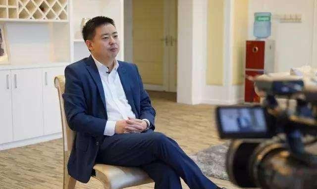 摆摊卖义乌小商品一天能赚多少钱,一对夫妇摆地摊一晚挣9000元