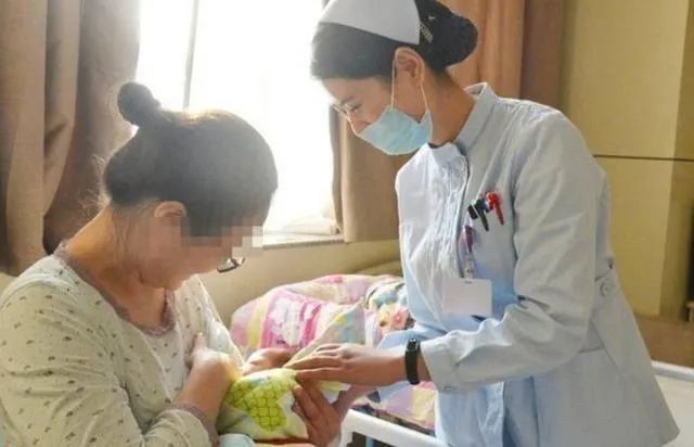 女大学生宿舍产子生下9斤重儿子,湖北大学女生生下9斤重男婴