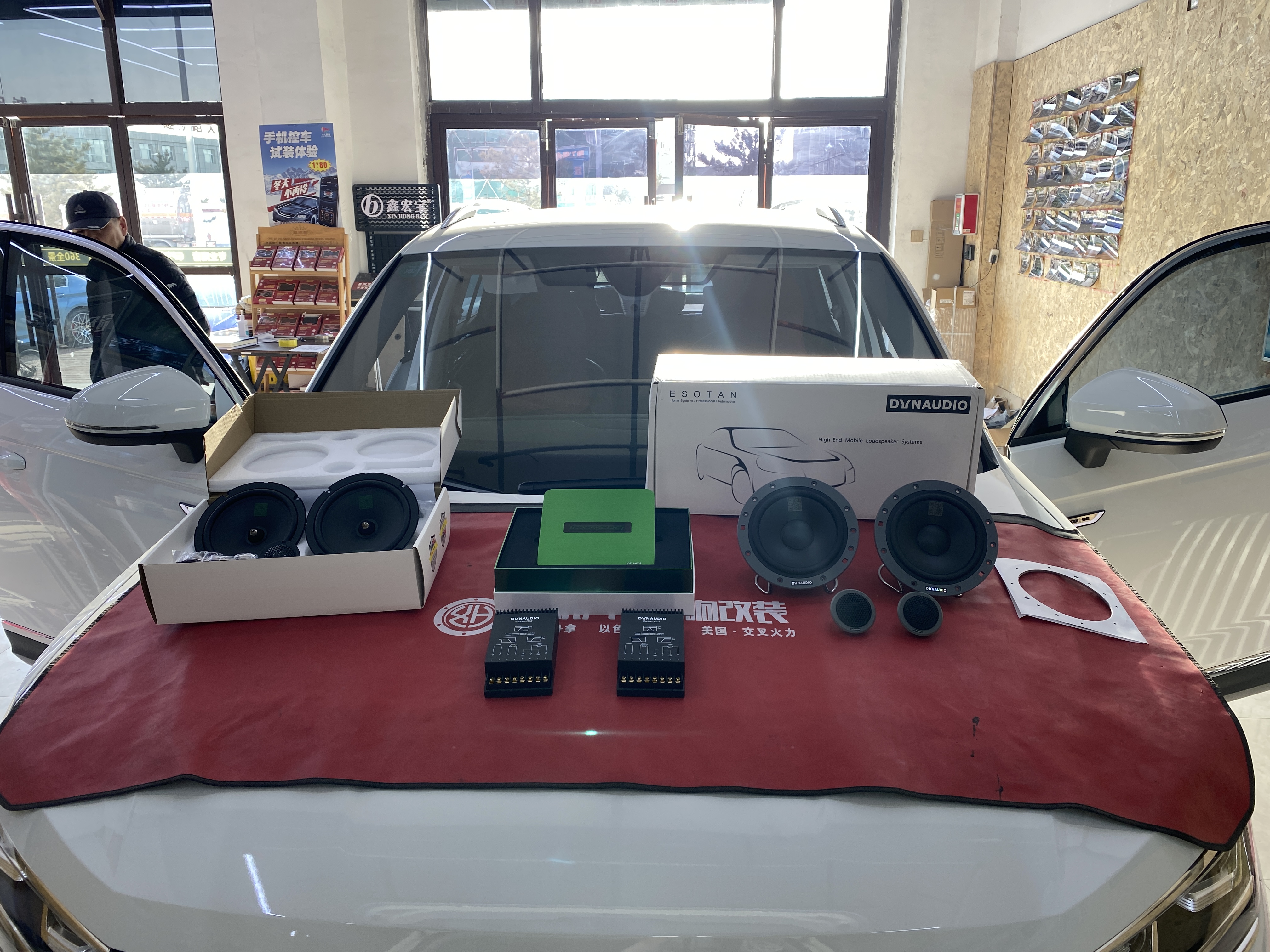 赤峰汽车音响隔音改鑫航改装大众探岳丹拿232音响喇叭四门隔音