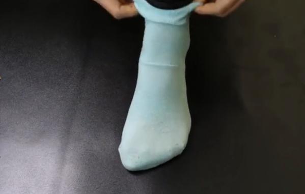 袜子有破洞要扔吗,袜子漏洞最简单修补办法