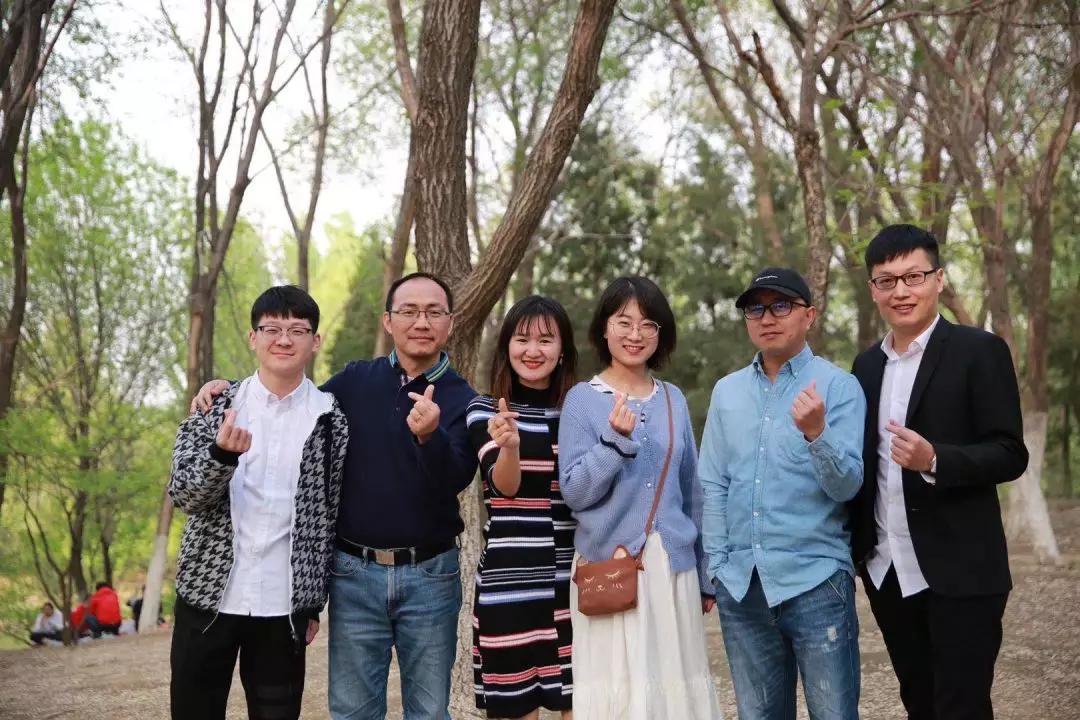 邑人电影院的读者们，向您拜大年了