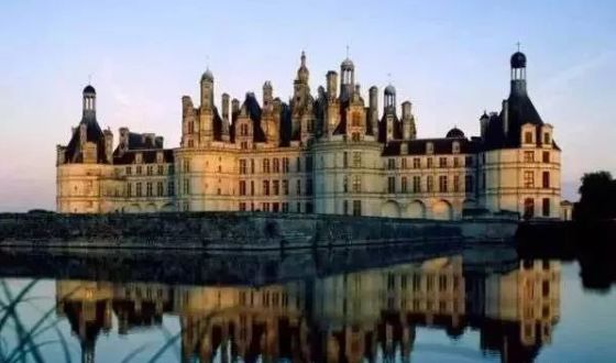 中国买房的钱出国能干嘛 (国外的钱能在国内买房吗)