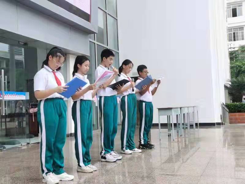 海南华侨中学初中部第三届英语文化节暨中秋英语游园活动受到七年级新生追捧