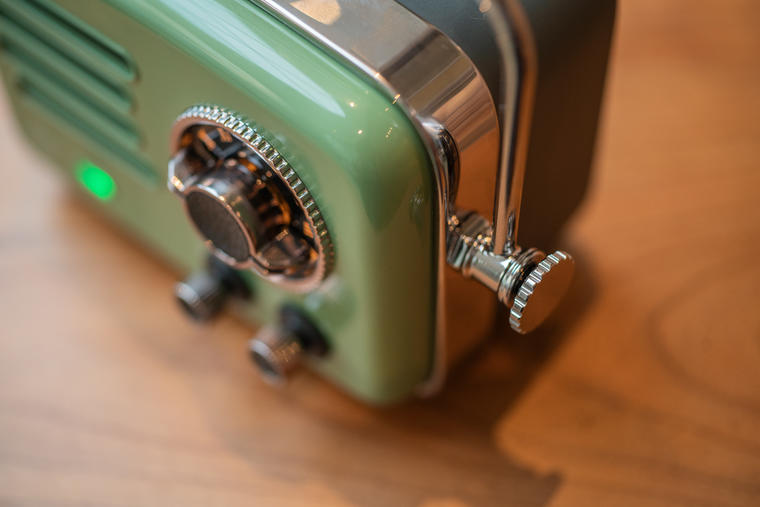 猫王旅行者2号蓝牙音箱怎么听歌,猫王旅行者2号收音机如何听广播