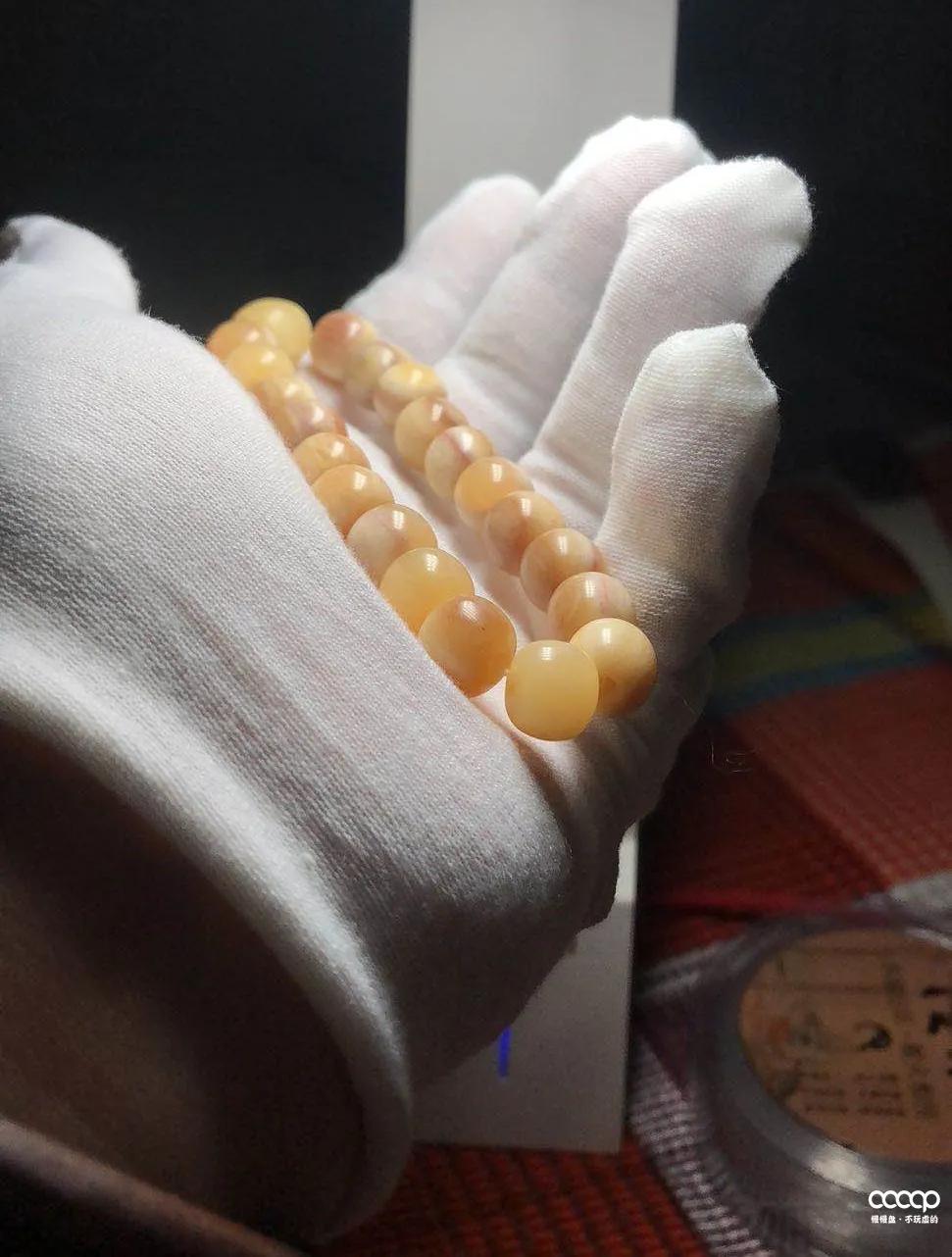 短发超飒小姐姐，玩串儿不贵也精致，骑起车来，帅翻天