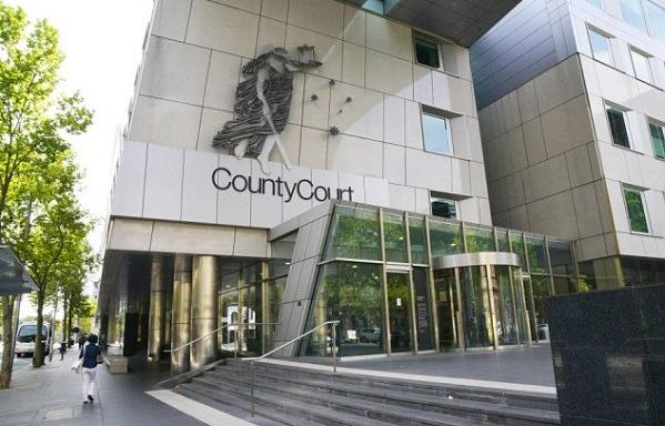 澳洲女子谎称患癌请华裔医生治疗!榨取56万被识破,连妈妈都骗