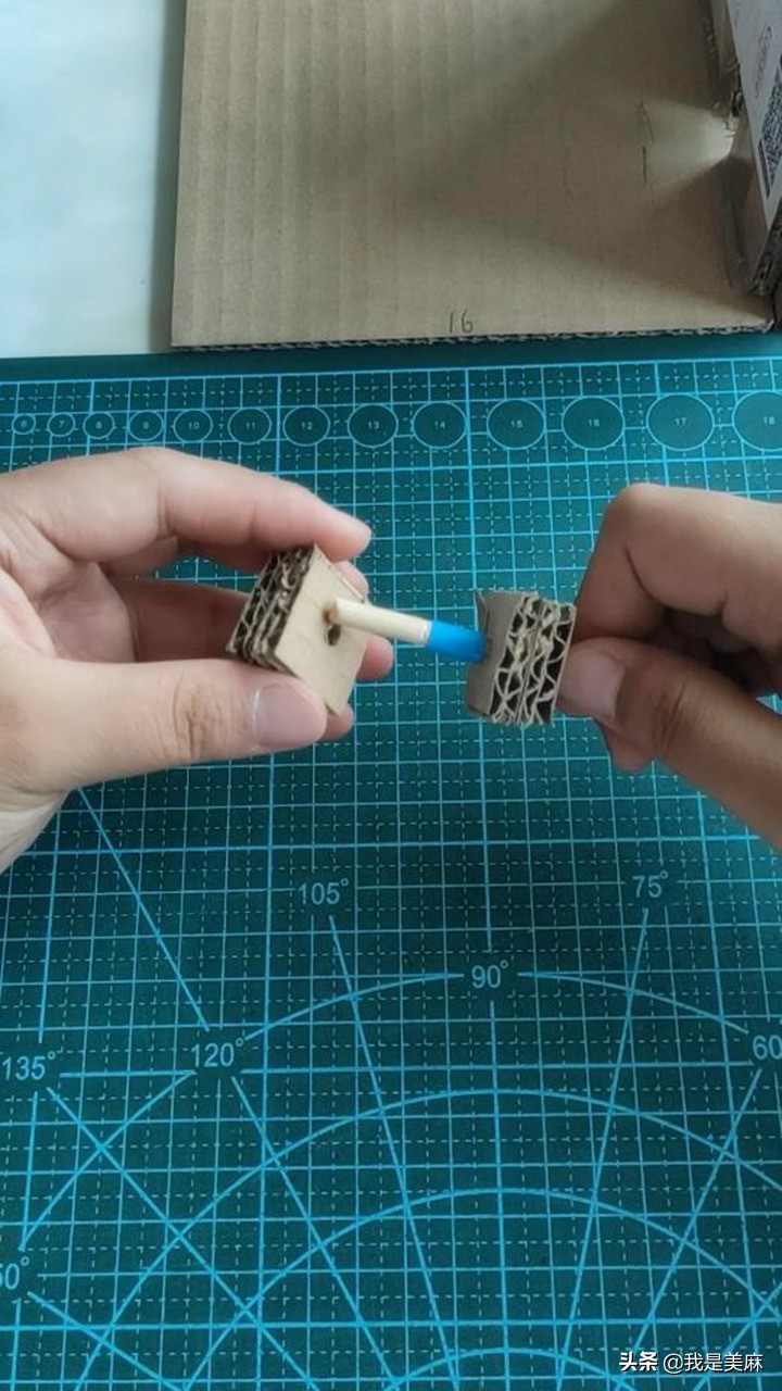 用废纸箱diy密码存钱罐，存钱方式很好玩，宝宝非常喜欢