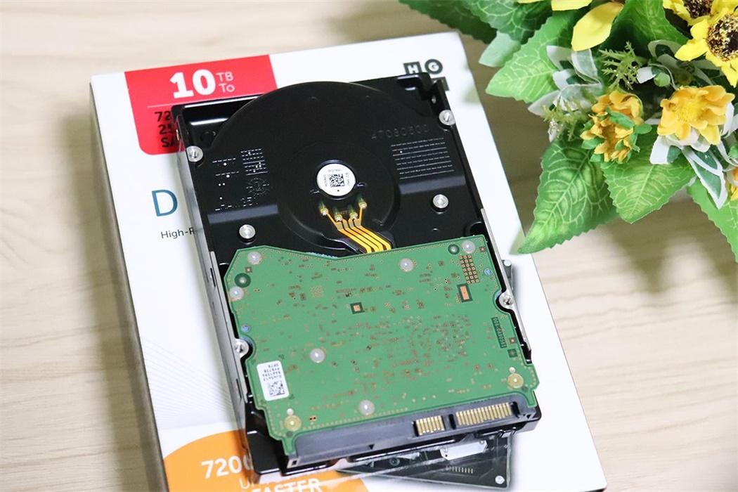 固态硬盘与机械硬盘哪个更好,固态硬盘和机械硬盘哪个更怕摔