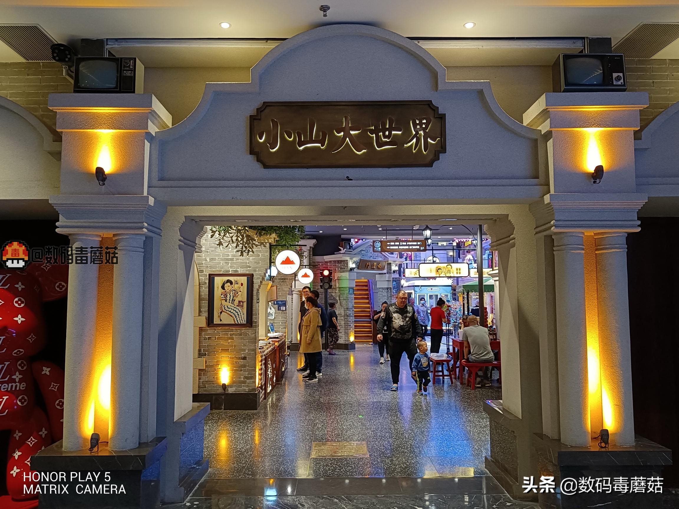 荣耀play5防水测试,轻薄便携式无线充电