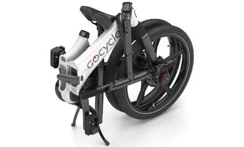 c罗购买的黑色的车 (c罗的车多少元)