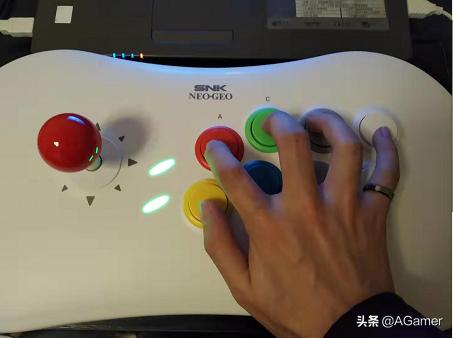 经典街机游戏抱回家！NEOGEOArcadeStickPro摇杆提前开箱测评